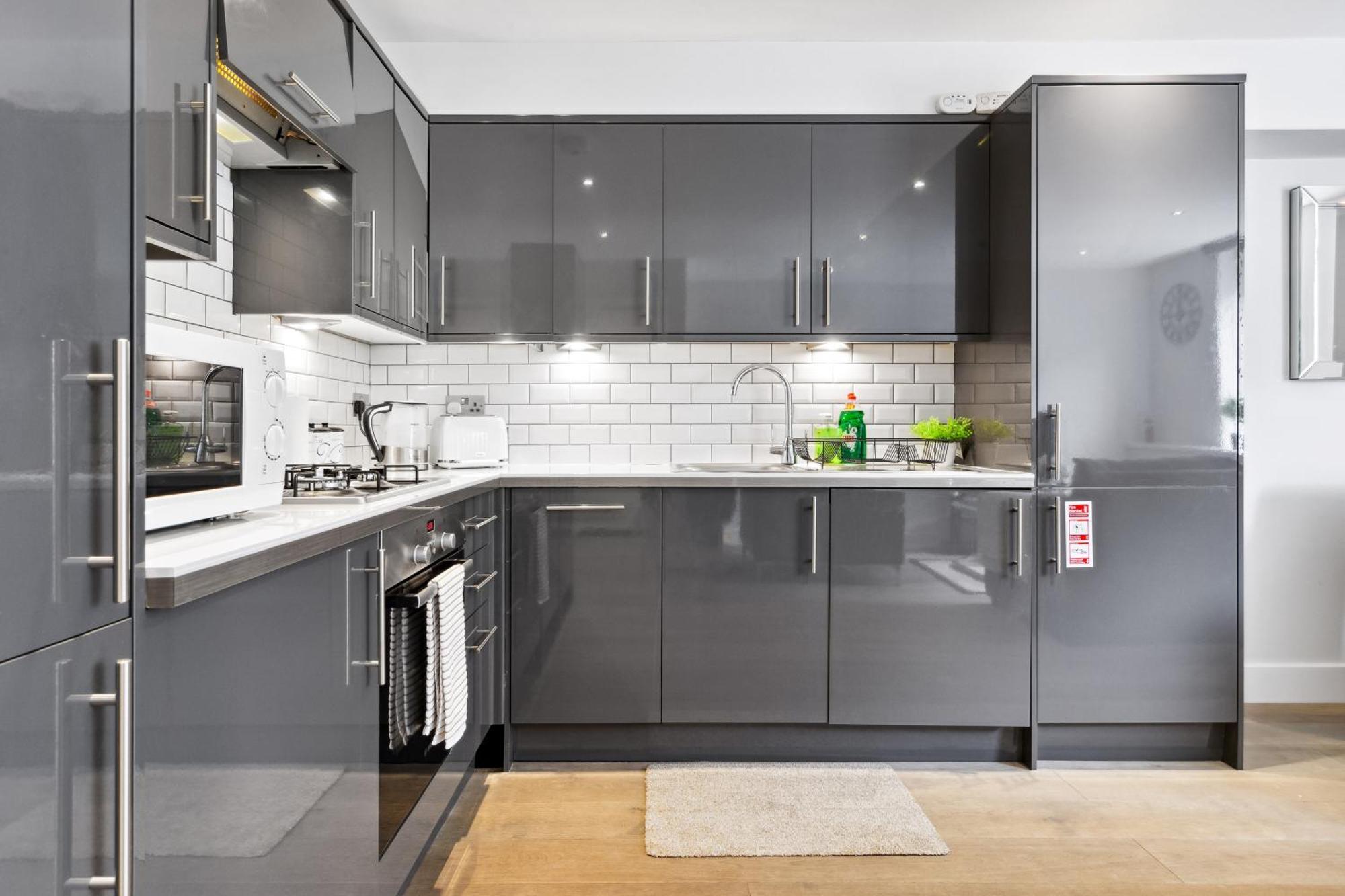 Luxury Two Bedroom Living - & Westminster Apartment