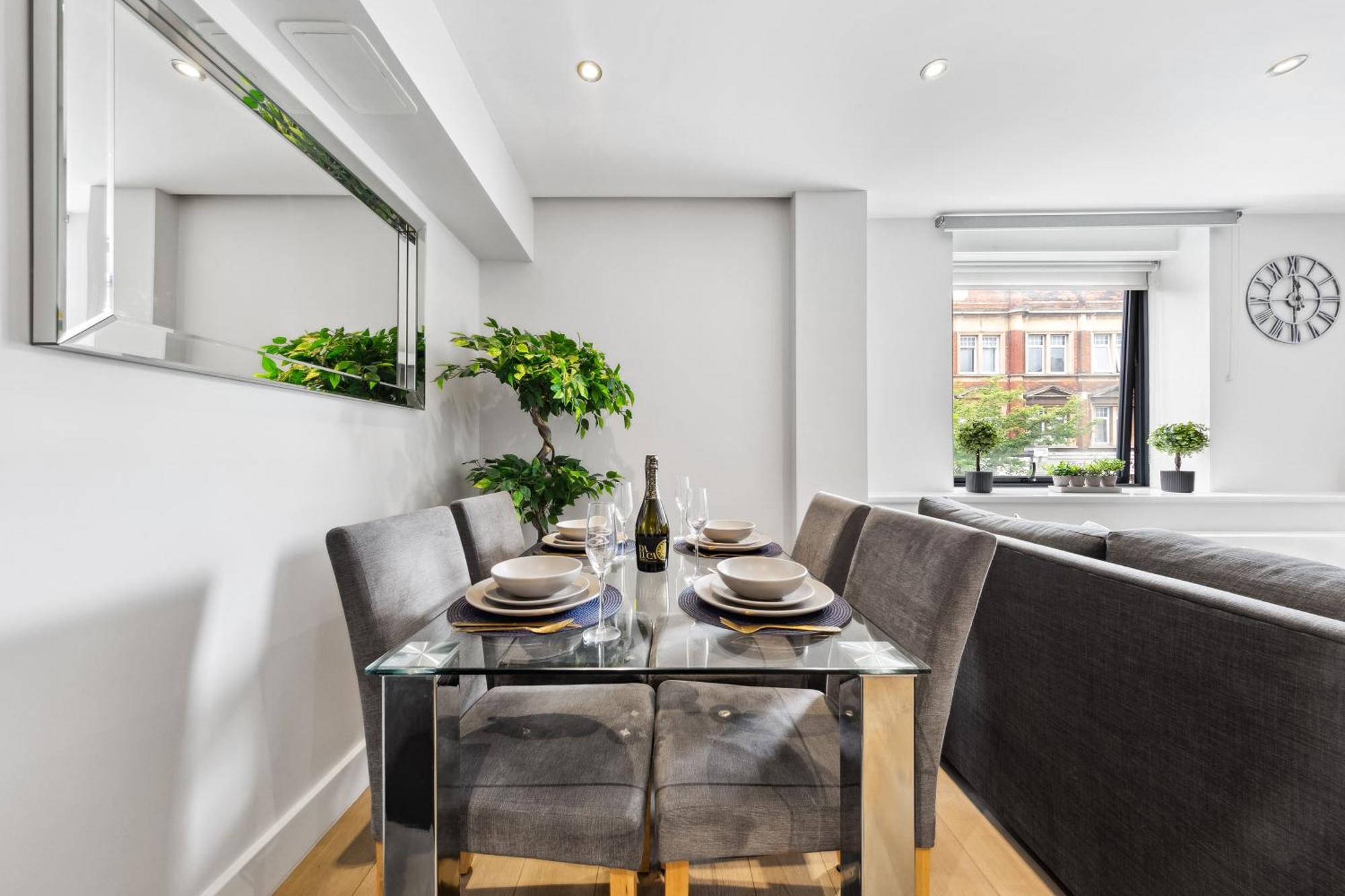 Luxury Two Bedroom Living - & Westminster *