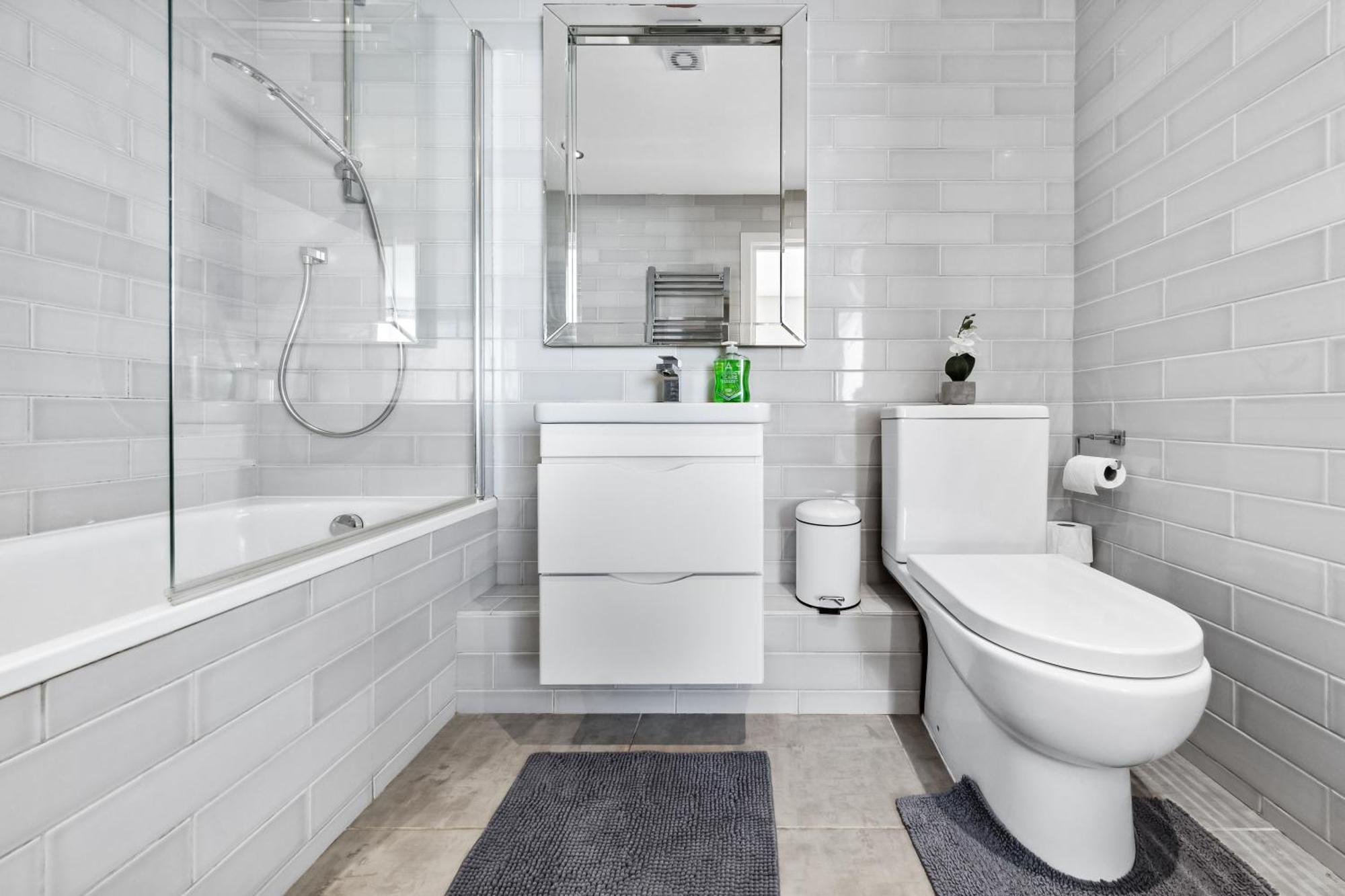 Luxury Two Bedroom Living - & Westminster Apartment *